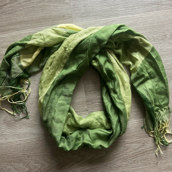 Green and Light Yellow Green Fringed Shemagh Scarf - Picture 4 of 4